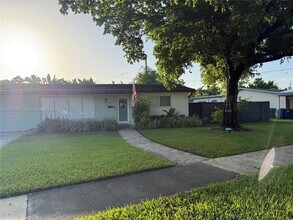 Building Photo - 4901 SW 95th Ct