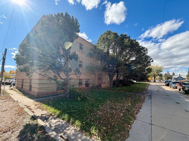 Building Photo - 1 bed 1 bath apartment - Near Campus!
