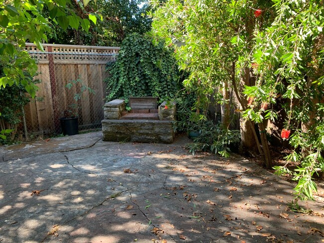 Building Photo - Rare ground floor rental in Elmwood district