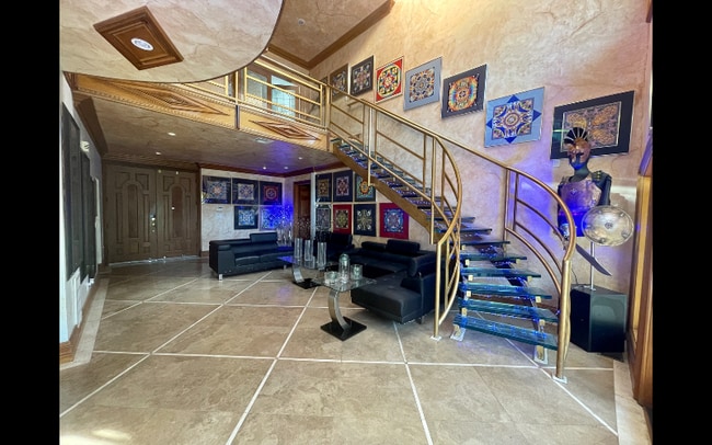 Foto del edificio - 4266 Hillcrest Dr