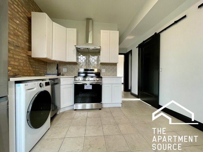 Building Photo - 2648 W Augusta Blvd