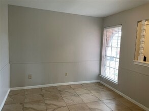 Building Photo - 10426 Sagebluff Dr