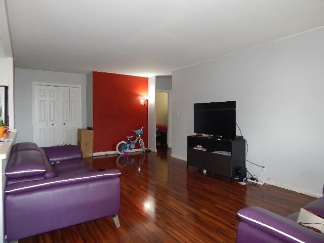 Foto del edificio - 270 Marin Blvd