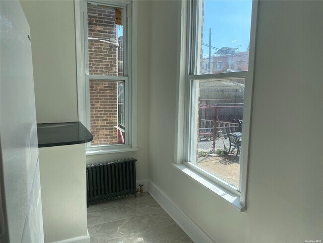 Foto del edificio - 1802 Schenectady Ave