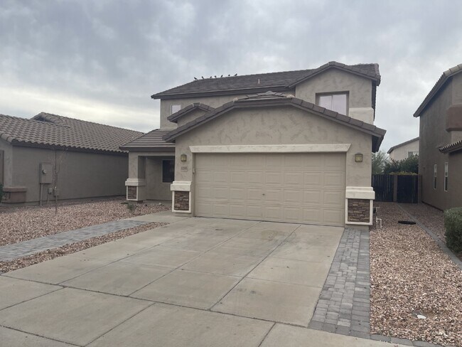 Building Photo - Spacious 5 Bed House - Section 8 Welcome!