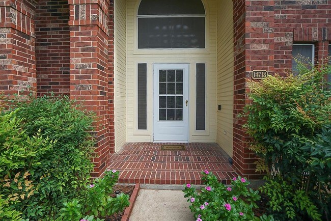 Foto del edificio - 14718 Armitage Ln