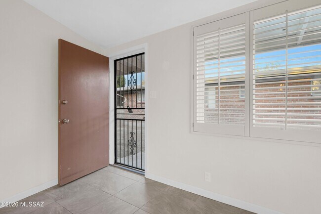 Foto del edificio - 5819 E Rosewood St