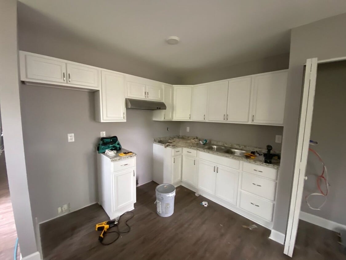 Building Photo - 1819 English St