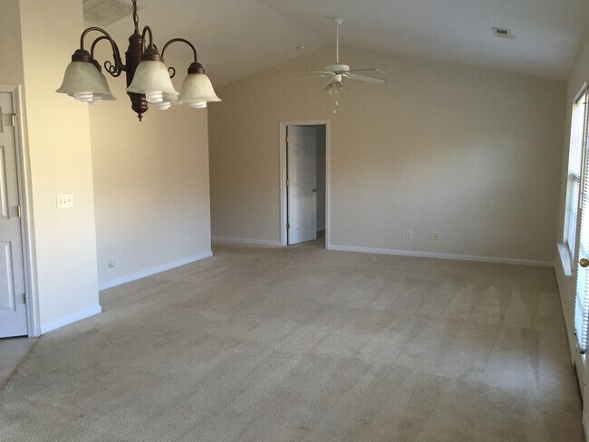 Foto del edificio - 3BR/2BA Home Convenient to Winston-Salem & Kernersville!