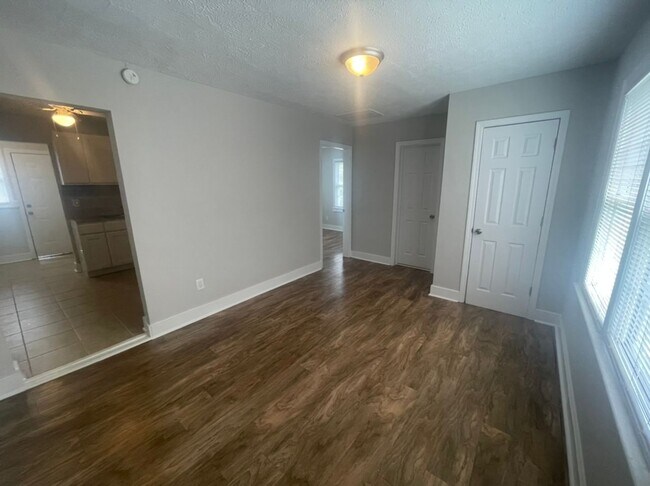 Foto del edificio - 1919-D Ft.Bragg Rd~ Haymount