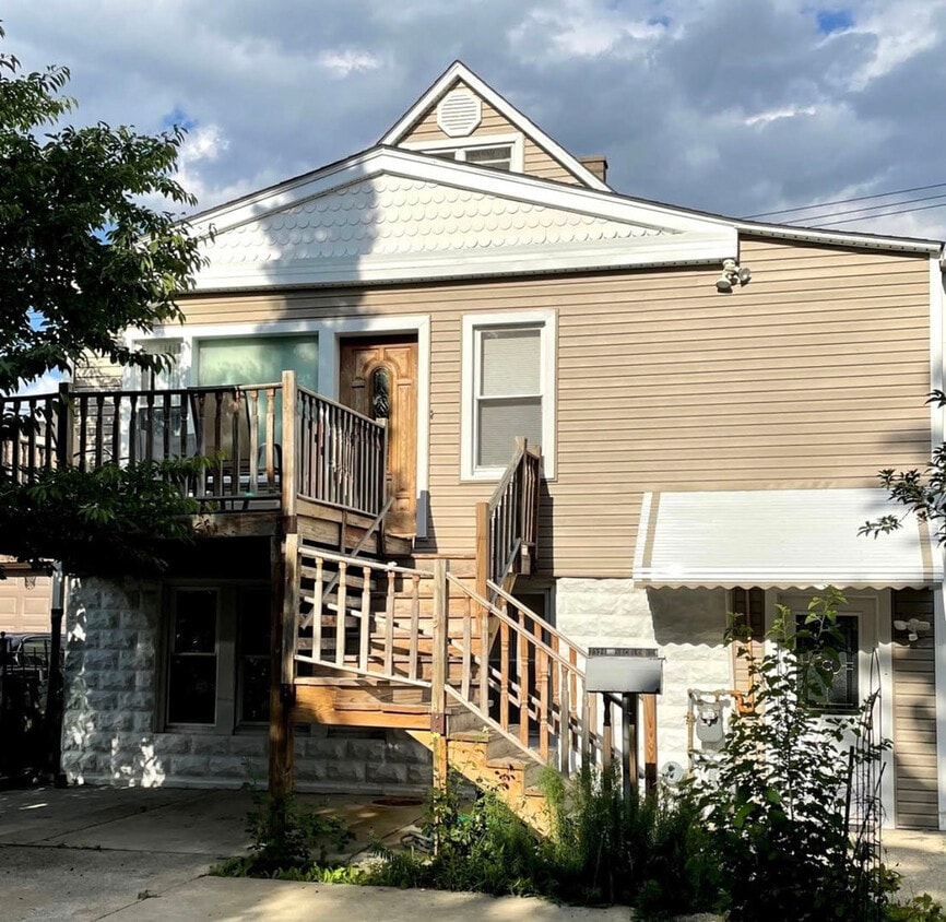 2329 S 58th Ct Unit 1, Cicero, IL 60804 Room for Rent in Cicero, IL