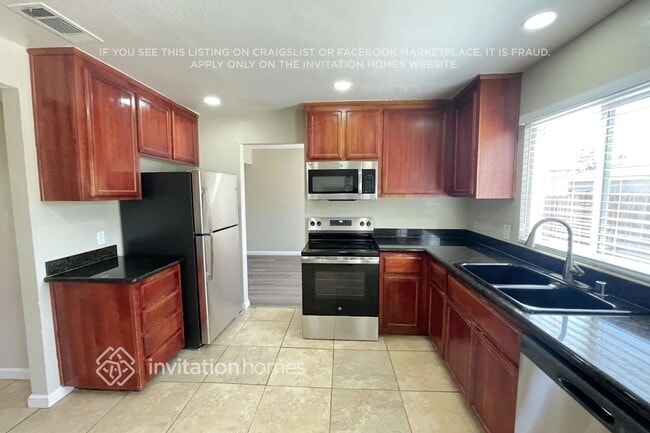 Building Photo - 560 E Wigeon Way