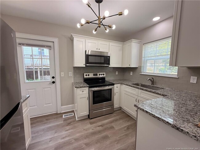 Foto del edificio - 122 Kensington Cir