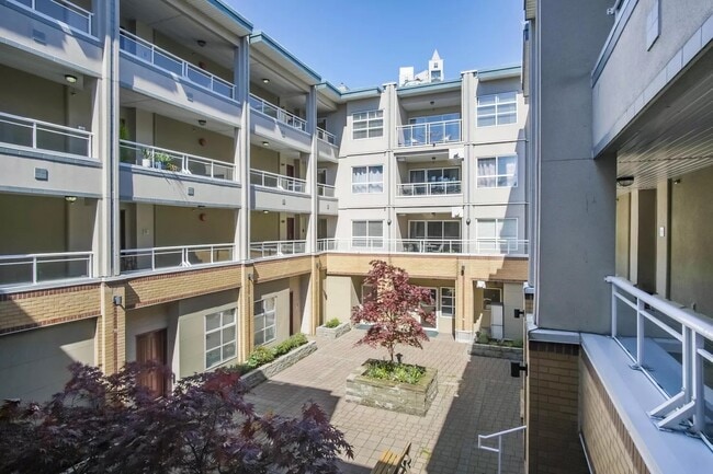 Building Photo - 