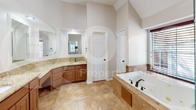 Building Photo - 1422 Tascosa Ct