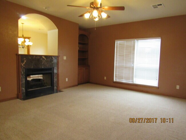 Foto del edificio - TWO STORY HOME LOCATED IN THE SILVER CREEK...