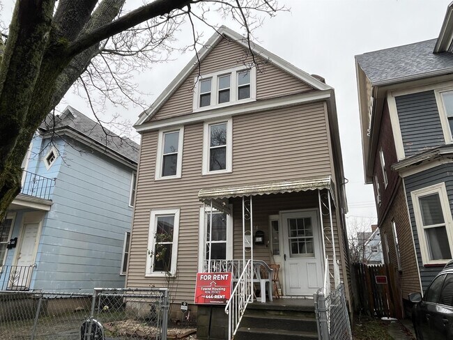 Building Photo - 116 19th St