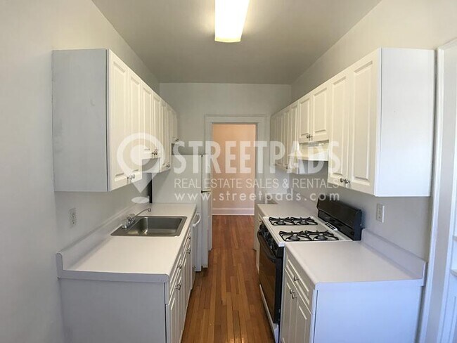 Building Photo - 1 bedroom in Boston MA 02135