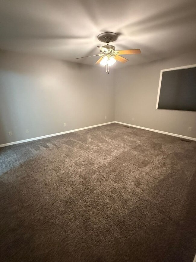 Building Photo - 2 Bedroom / 2 Bathroom Condo @ Eagles Nest