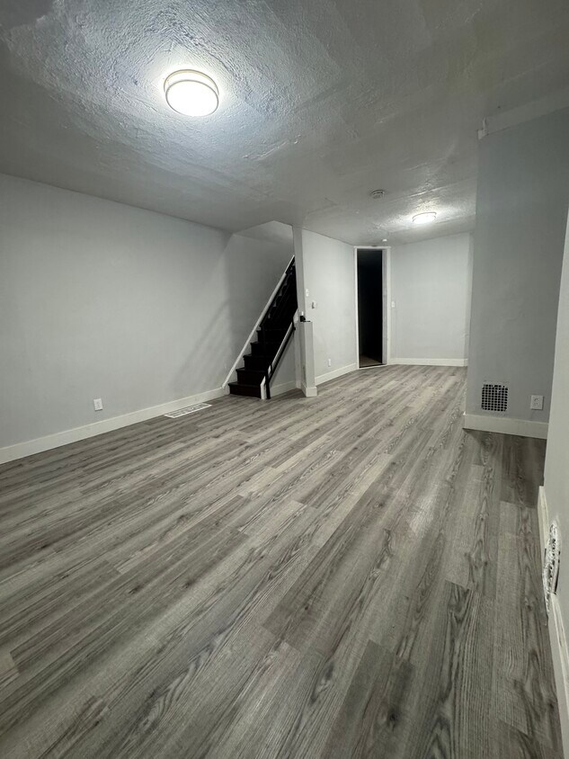 Foto principal - 5669 Matthews St