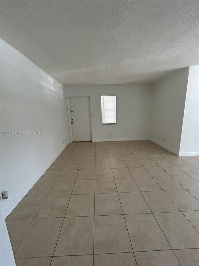 Foto del edificio - 2435 Van Buren St