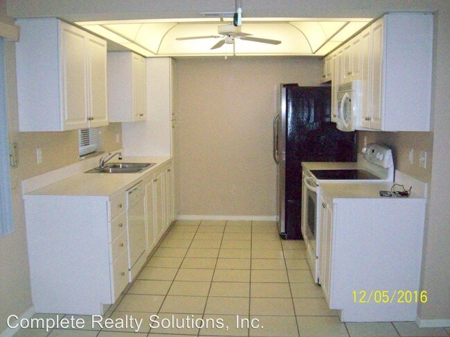 Building Photo - 14931 Park Lake Dr