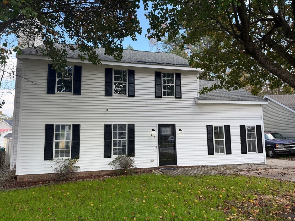 Primary Photo - Remodeled bathrooms, new kitchen in this N...