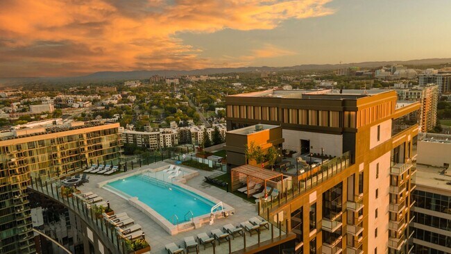 Building Photo - THE WORD "LUXURY" FAILS TO DO JUSTICE TO T...