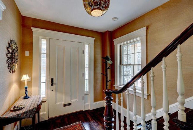Building Photo - Beautiful House in College Hill