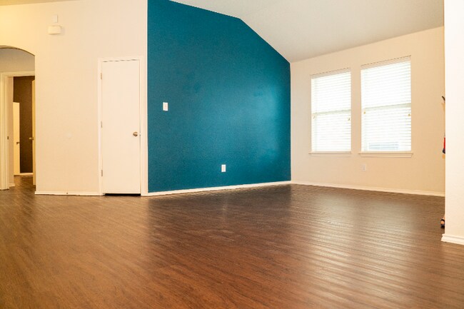 Building Photo - 1421 Rainbow Parke Dr