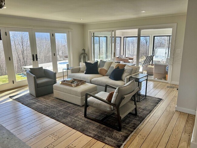 Foto del edificio - 294 Green Peak Orchard S