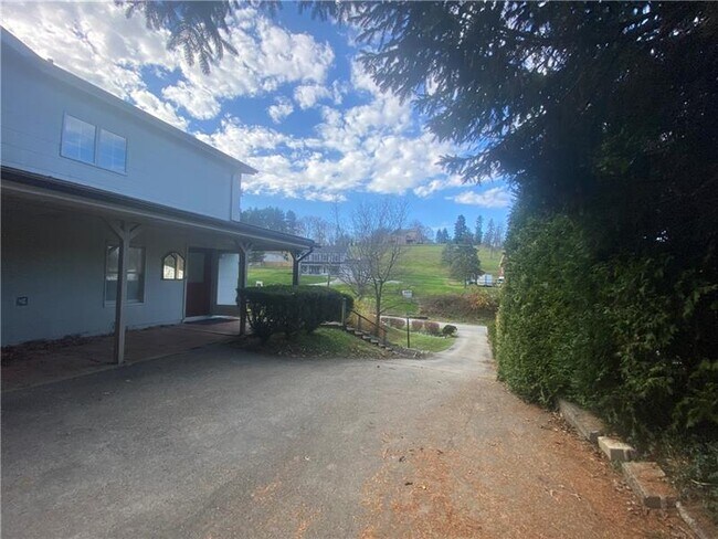 Building Photo - 451 Buttermilk Hollow Rd