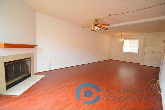 Building Photo - Spacious 2bd/2ba Condo with 2 car garage
