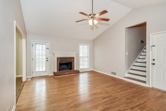 Foto del edificio - 3604 Spring Leaf Ln