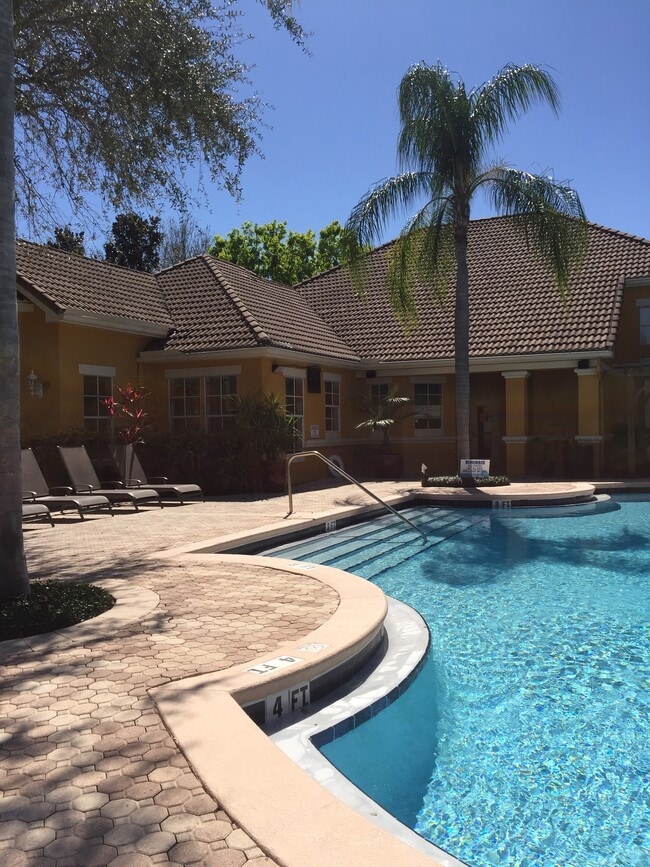 Building Photo - 8807 Villa View Cir