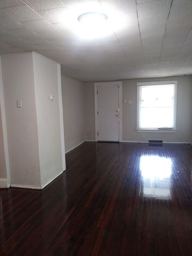 Foto del edificio - LARGE HOME IN MILLER!