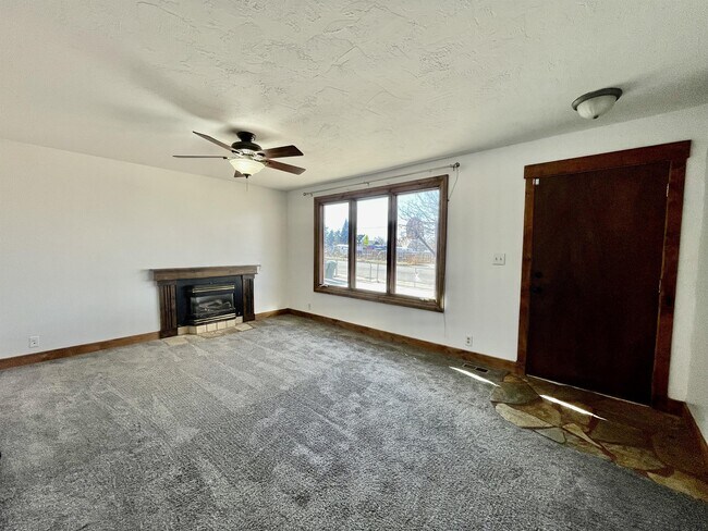 Building Photo - 460 N 7th St