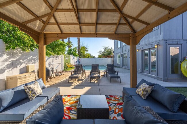 Building Photo - Extravagant MainHome|HeatedPool|SharedBack...