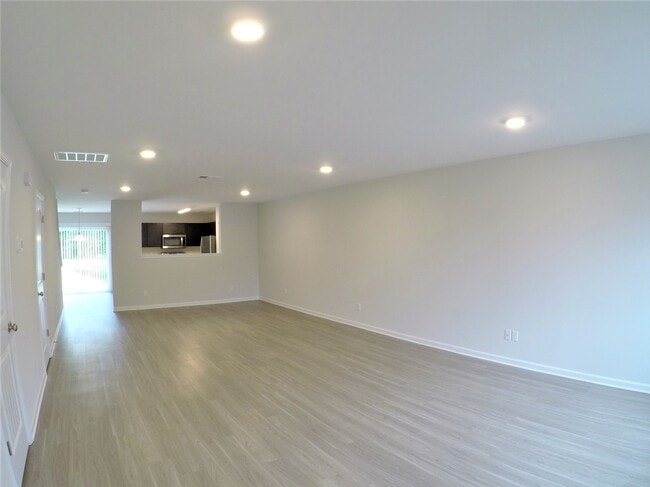 Building Photo - 10 Newport Sq Ct