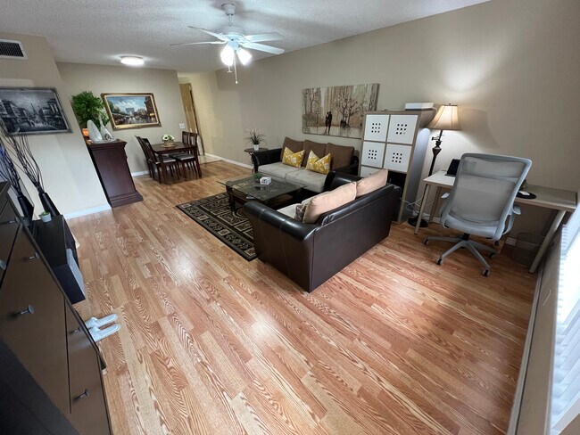 Foto del edificio - 2384 Tahitian Ln