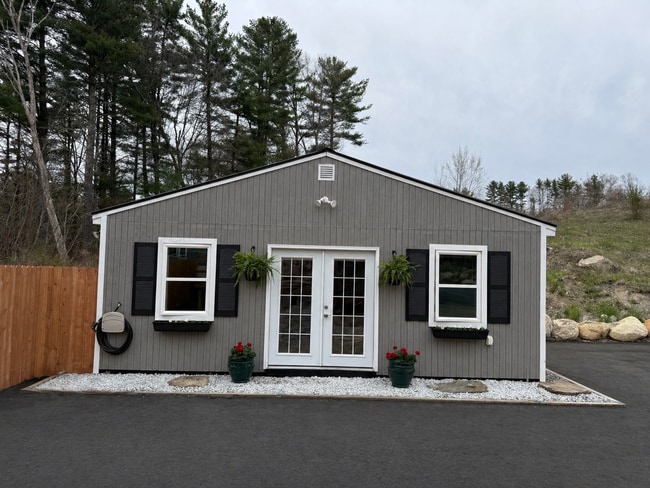 Building Photo - 242 Allen Rd