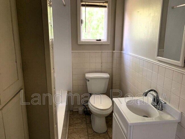 Building Photo - 603 Farnsworth Avenue