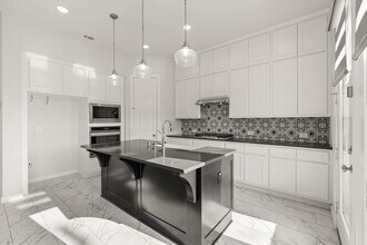 Building Photo - 6579 Scarlet Pond Ln