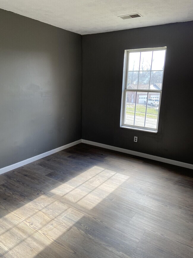 Building Photo - 108 Valley View Dr