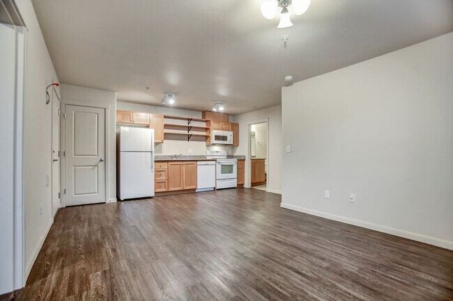Building Photo - 2 Bed, W/D in unit, off-street parking!