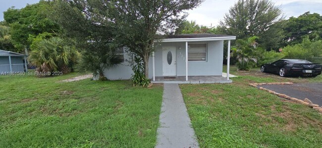 Foto del edificio - 1221 NW 23rd Terrace