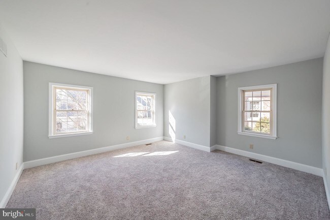 Building Photo - 111 Foxwood Dr