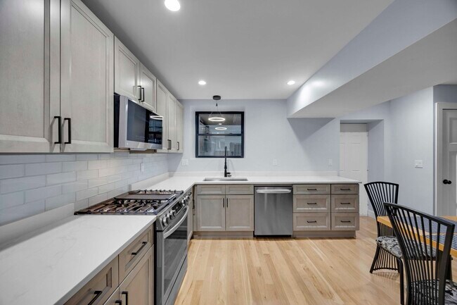 Foto del edificio - 2046 W Moffat St