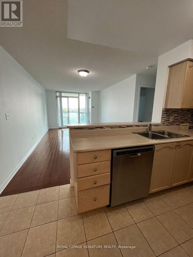 Photo du bâtiment - 2545 Erin Centre Blvd