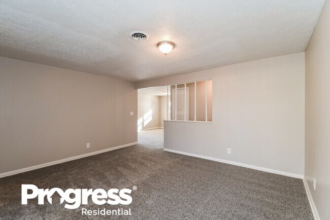 Building Photo - 5676 Fiat Ln